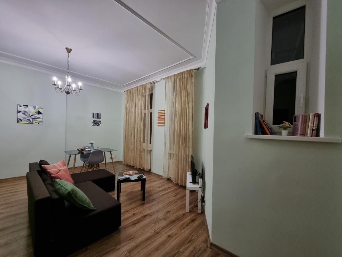 Art Deco One-Bedroom Suite In Library House With Free 5G Wifi Riga Exterior foto